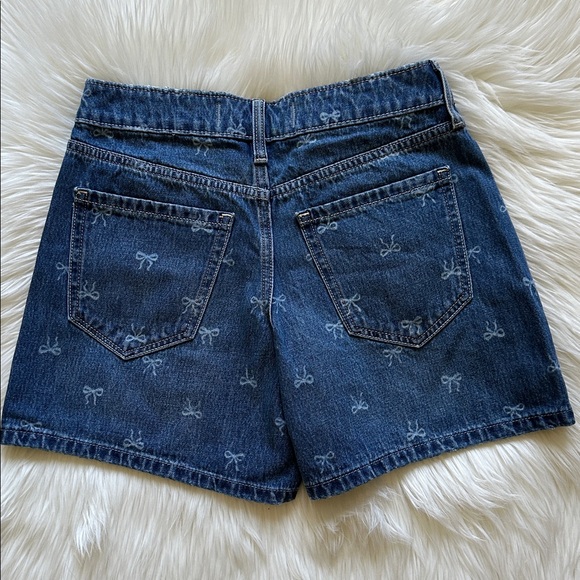 Hollister Low-Rise Bow Pattern Baggy Denim Shorts - Picture 6 of 8